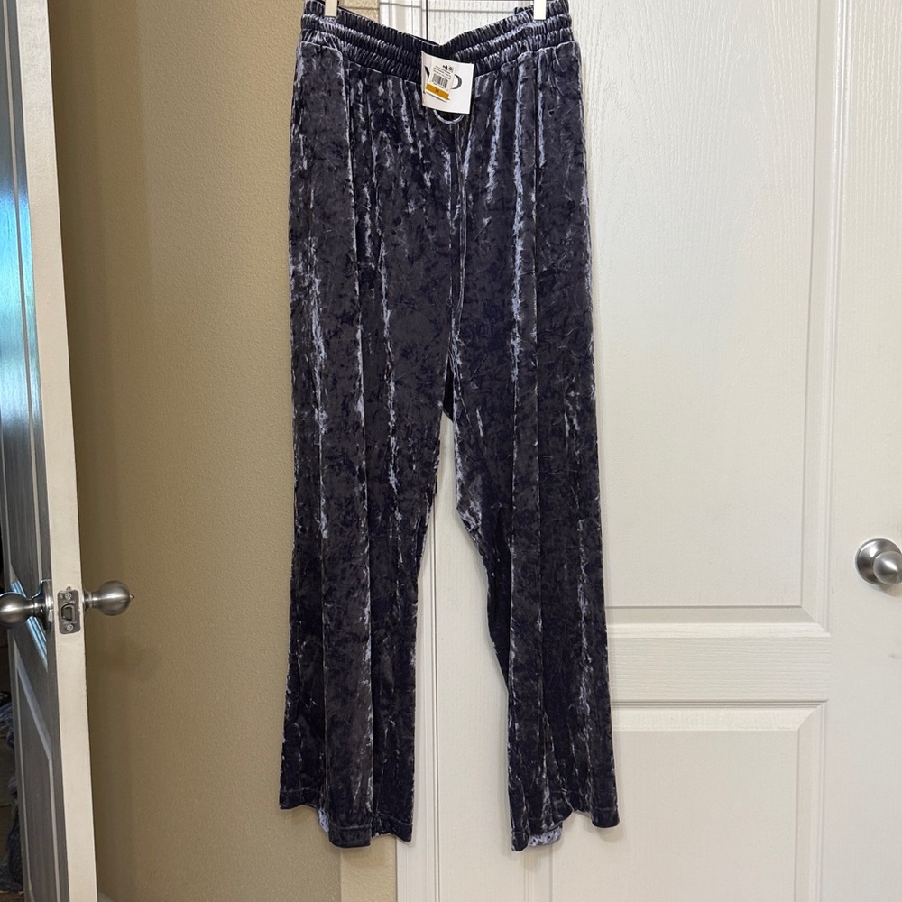 Nina parker 🪻🪻Women's Velvet Pants in Purple - Picture 4 of 9